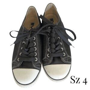 Skater Shoes, Child Evos, Sneakers Sz 4 Youth, Lace Up, Black & White
